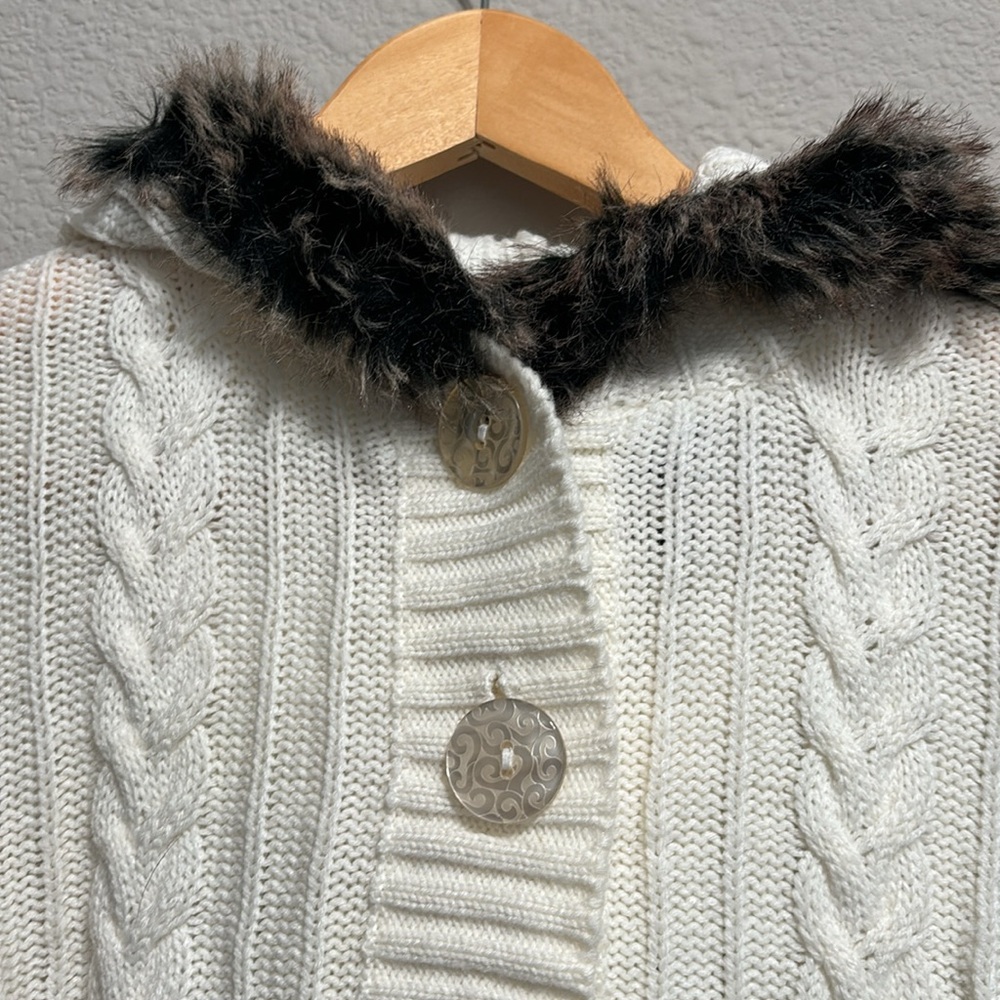 Spunky cropped cream cable knit faux fur trimmed button up knit Medium Hoodie - Picture 3 of 6